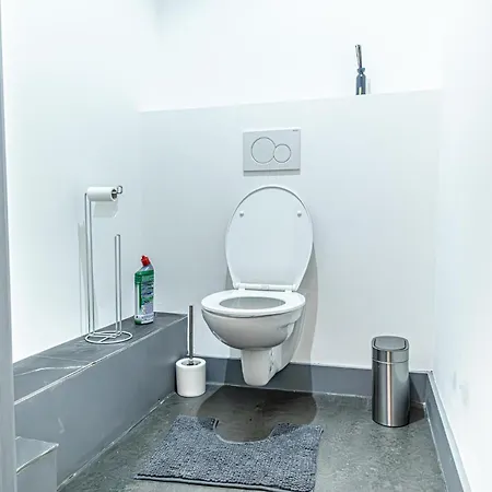 Lovely With View At Vibrant Ghent, Breezy Balcony Apartment *