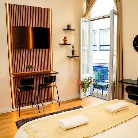 Apartment Lovely With View At Vibrant Ghent, Breezy Balcony