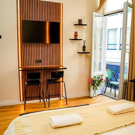 Lovely With View At Vibrant Ghent, Breezy Balcony *