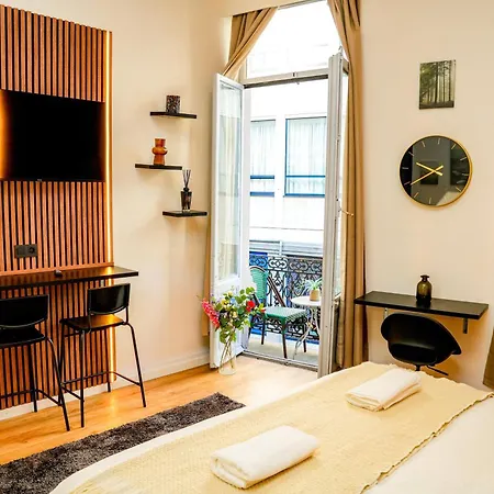 Lovely With View At Vibrant Ghent, Breezy Balcony *