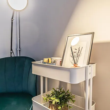 Lovely With View At Vibrant Ghent, Breezy Balcony Апартаменты *