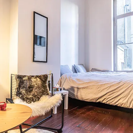 Апартаменты Lovely With View At Vibrant Ghent, Breezy Balcony *