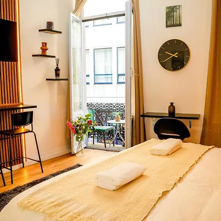 Lovely With View At Vibrant Ghent, Breezy Balcony Гент