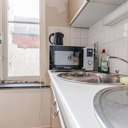 Lovely With View At Vibrant Ghent, Breezy Balcony Гент